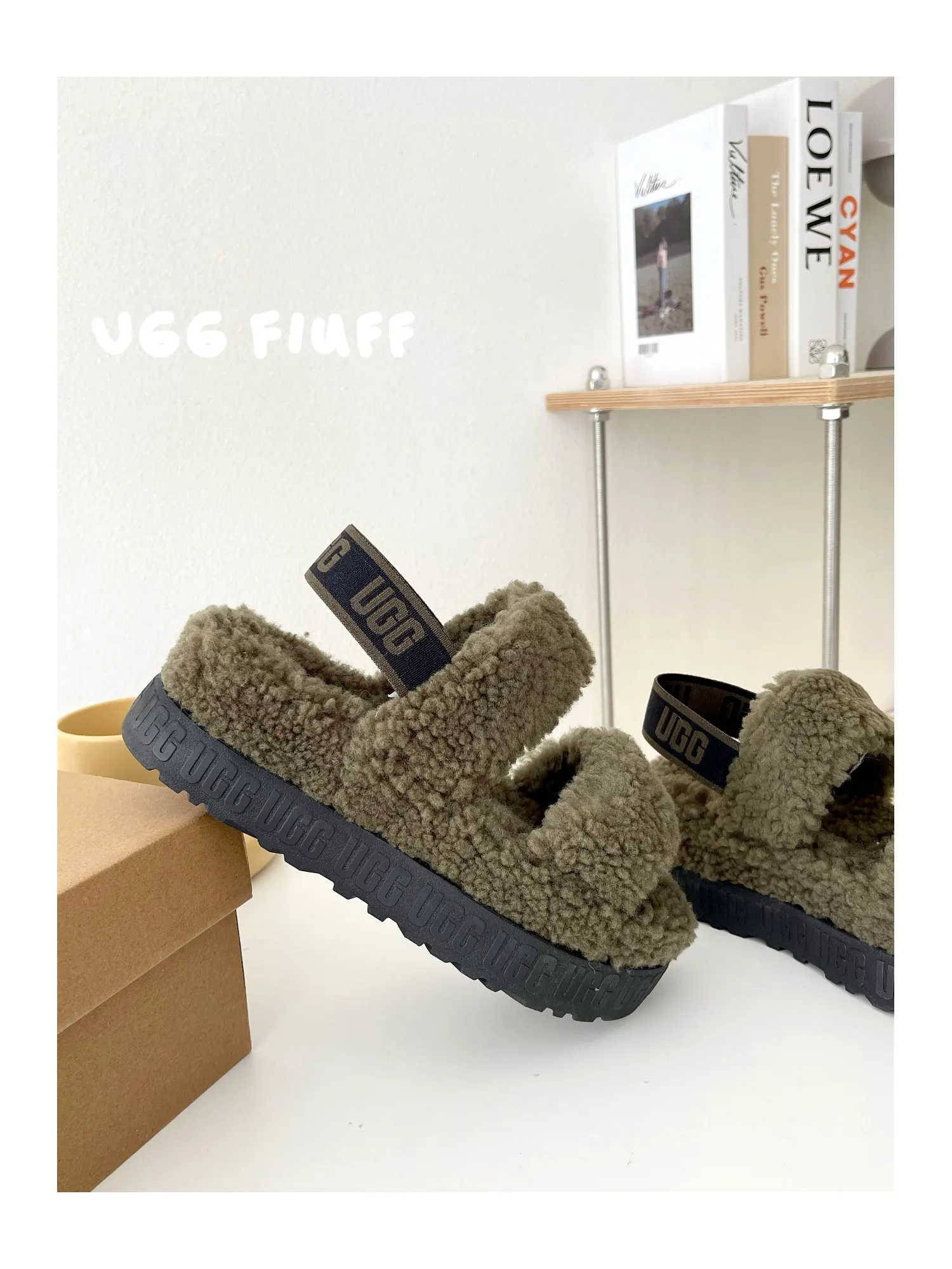 💰440 UGG sheepskin all-in-one snow boots 0876 new autumn and winter style Zhou Dongyu's same style furry slippers Product name: Ovlafita, Longfeng Teddy fur muffin bottom slippers, new at the counter simultaneously It is an upgraded version of the classic oh yeah sandals, the corrugated sheepskin material is used to make it more fashionable and cool, the heel strap is the highlight of the entire design, the muffin bottom visually increases, good news for small sisters, large quantities in stock Code number: 35-41 Color: white, gray, black, pink, army green, maroon